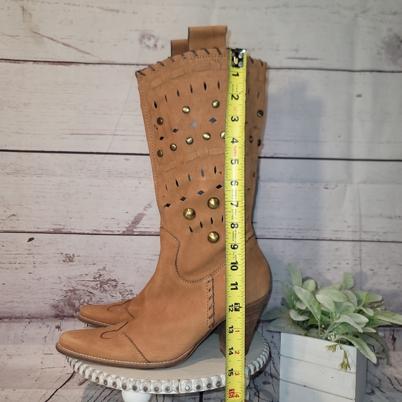 BOUTIQUE 58 Women's Western Tan Leather Calf Stud Embellished Heel Boot Size 9.5 - Picture 10 of 13
